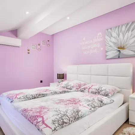 Apartment Touch Of Happiness